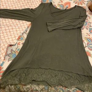 Army green quarter length sleeve flowy top